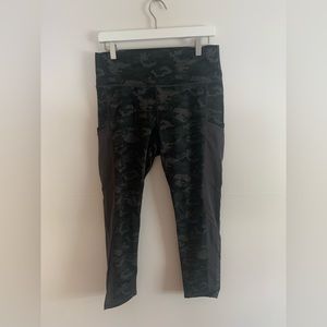 Fabletics cropped leggings, Size L